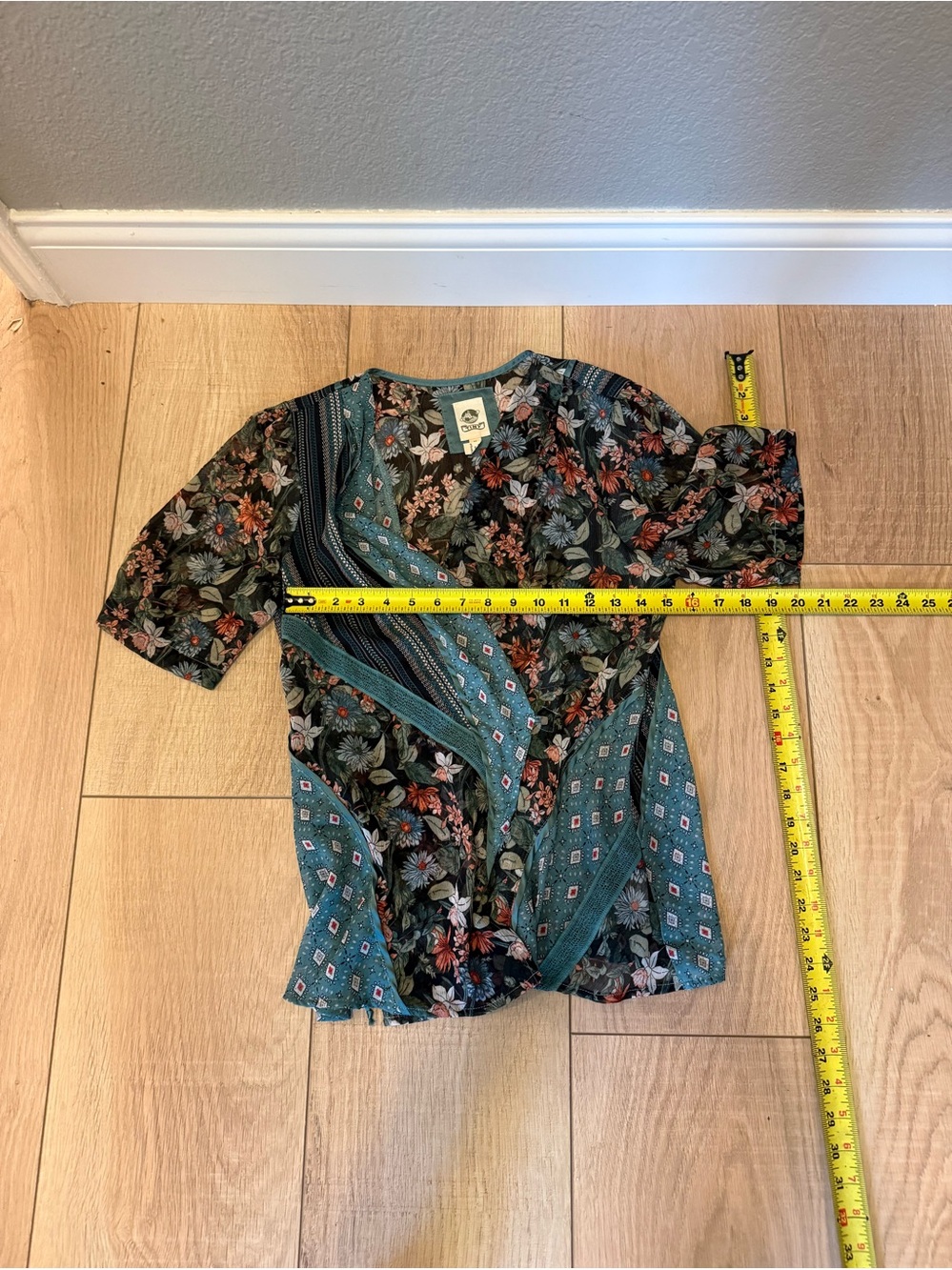 🦋💗Tiny for Anthropologie Patchwork Wrap Top | Medium Boho Floral V-Neck Blouse - Picture 6 of 6